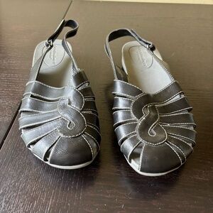 Cloudwalkers Aimee Black Strappy adjustable closed toe flat sandals